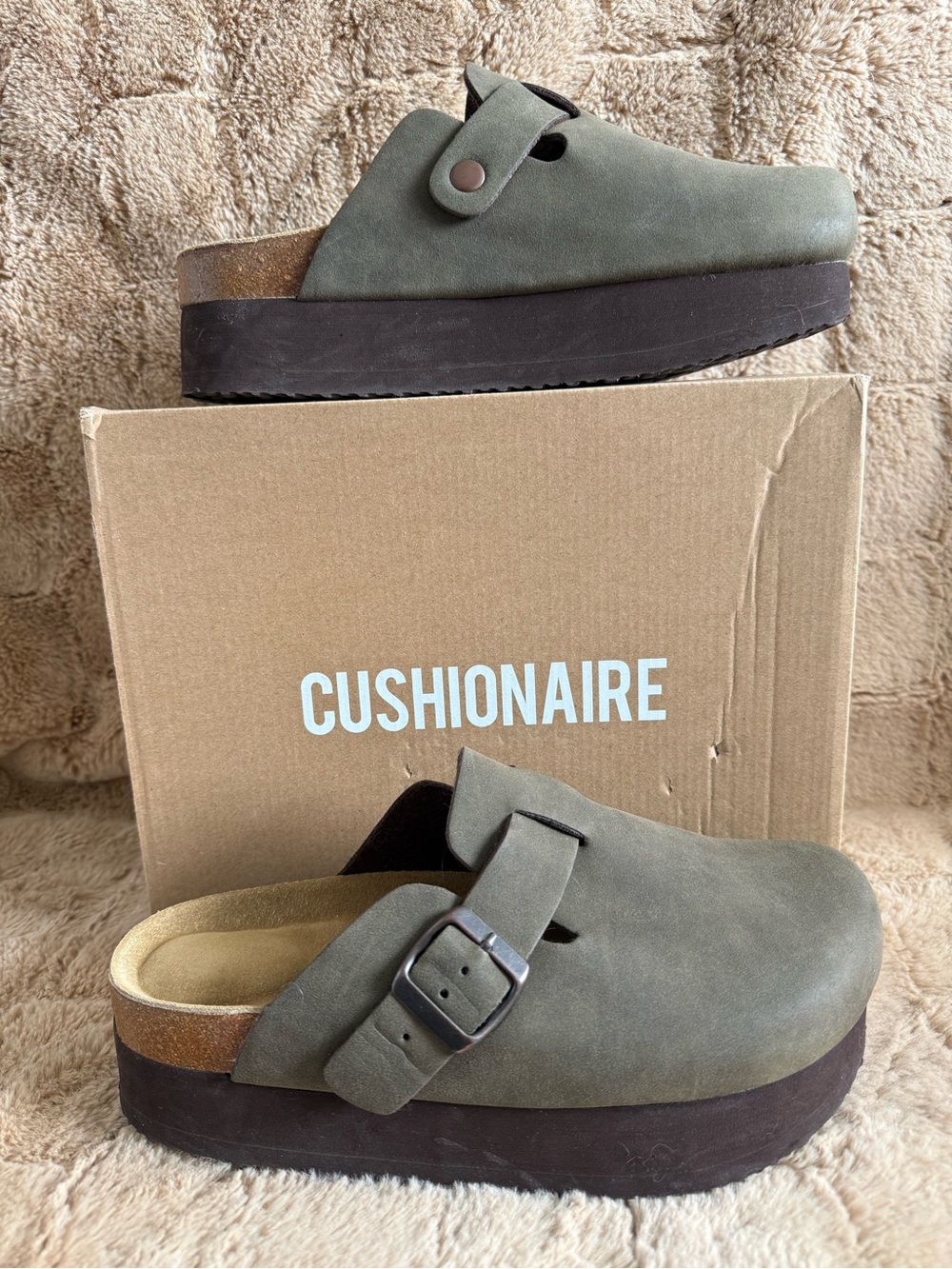 Cushionaire Loom Olive Green Suede Platform Clog - 8 Worn Once!